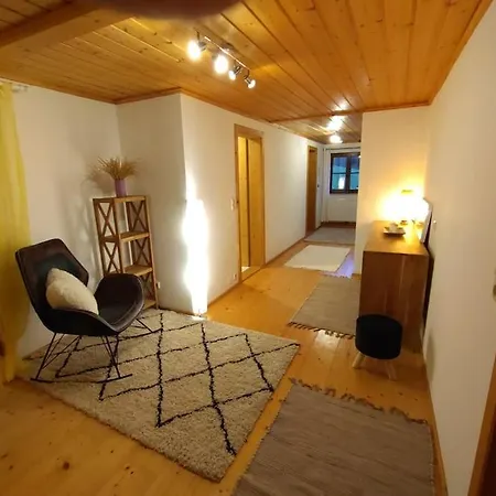 S'rastl Direkt Mit Bergpanorama * Грундльзее