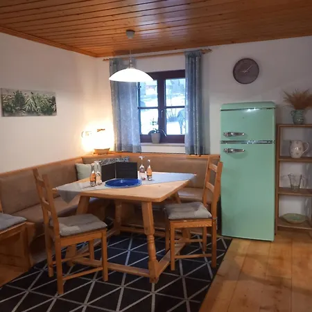 S'rastl Direkt Mit Bergpanorama 格伦德尔湖