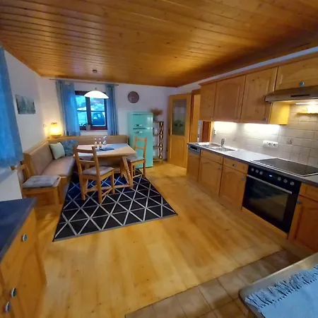 S'rastl Direkt Mit Bergpanorama